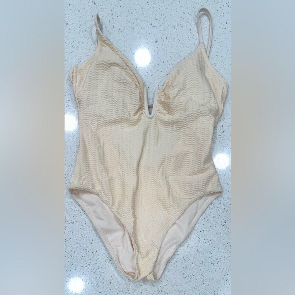 Sanctuary Cream Textured Swimsuit One-Piece size Large NWOT